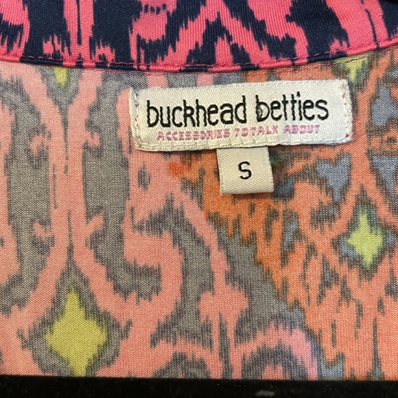 Buckhead Bettie’s three-quarter sleeve, collared women’s shirt size small - Picture 3 of 3